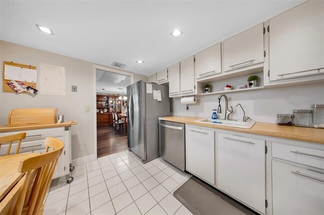 Photo - 3960 Oaks Clubhouse Dr Unit 510