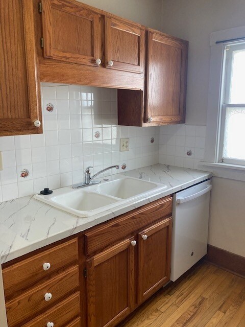 Photo - 305 W 30th St