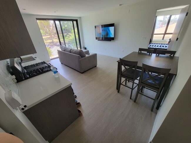 Photo - 4506 Dockweiler St Unidad 304