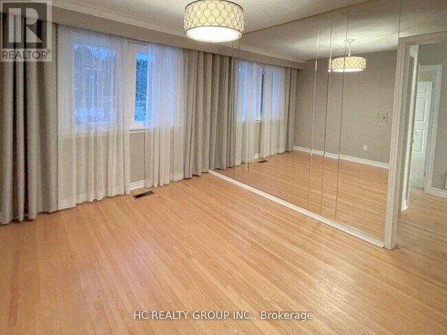 Photo - 53 Treverton Dr