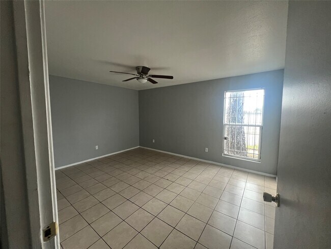 Photo - 8034 Antoine Dr Unidad 116