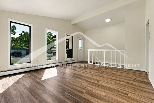 648 Buchanan Ln