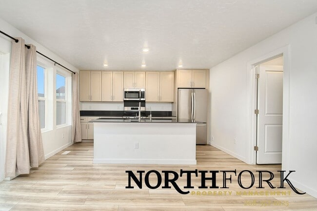 Photo - Meridian Home, Fantastic Location!