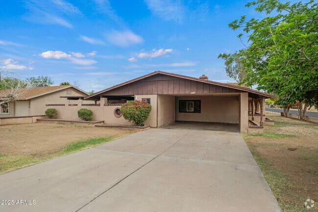 Building Photo - 2534 E Randall Dr Rental