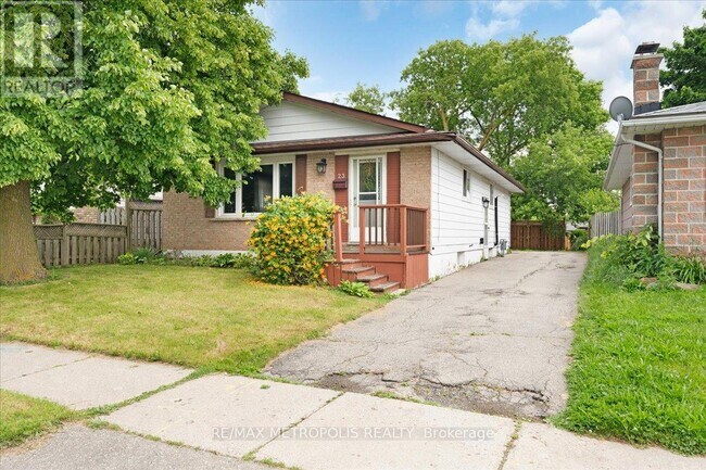 Photo - 23 Silver Aspen Crescent