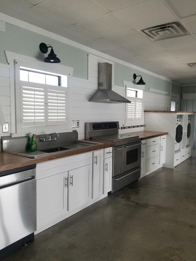 Photo - 6047 Wayne Memorial Dr