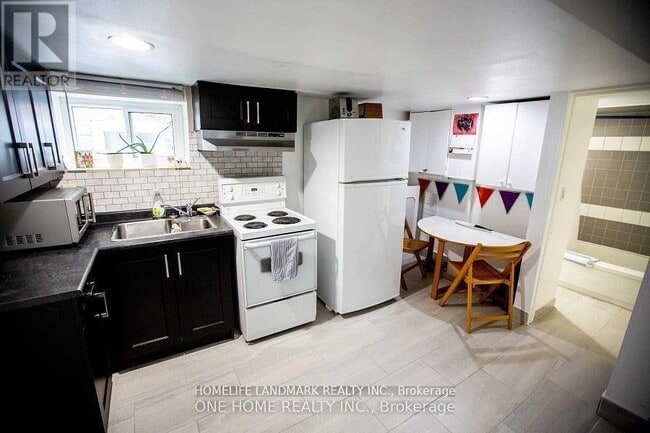 Photo - 245 Sammon Ave