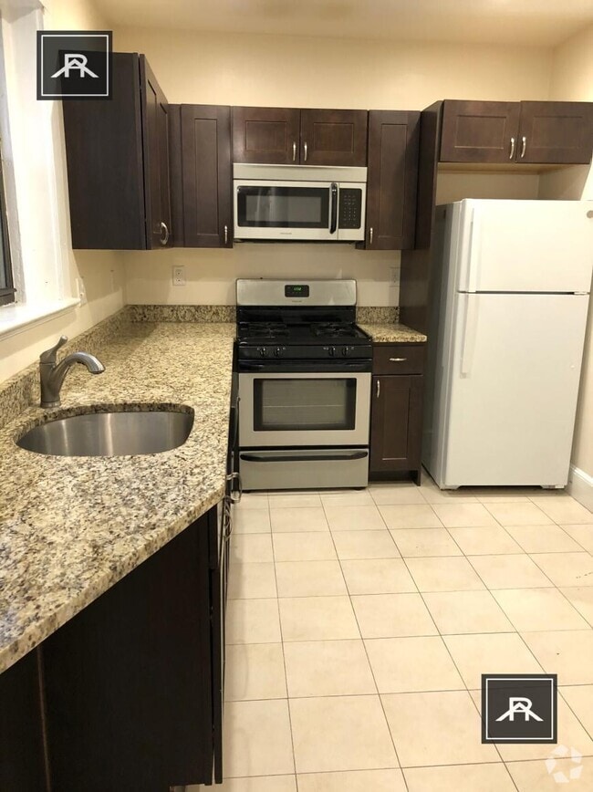 Building Photo - 3 bedroom in Cambridge MA 02140 Unit 8 Rental
