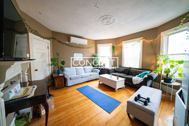 Building Photo - 100 Calumet St Unit 2 Rental