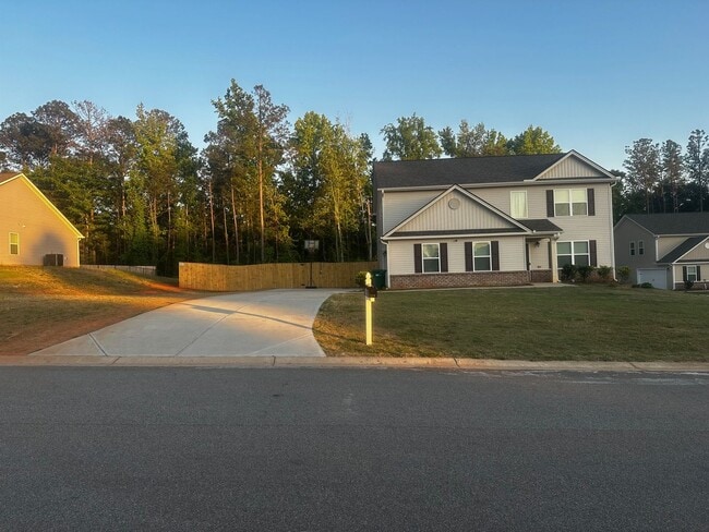 Photo - 4BR/2.5BA | Newly Renovated Single Family Home | Fully Fenced Backyard| In  Milledgeville!