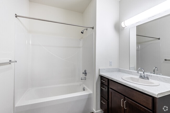 1BR, 1BA - 670SF