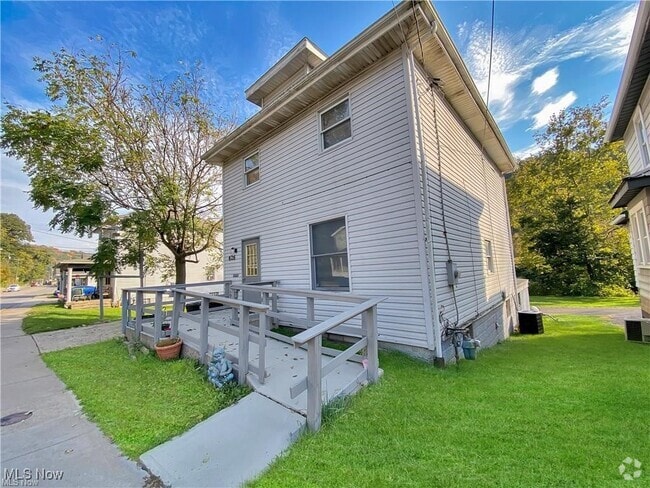 Building Photo - 626 Cove Rd Rental