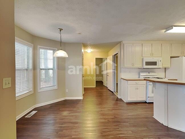 Photo - 682 Simon Park Cir