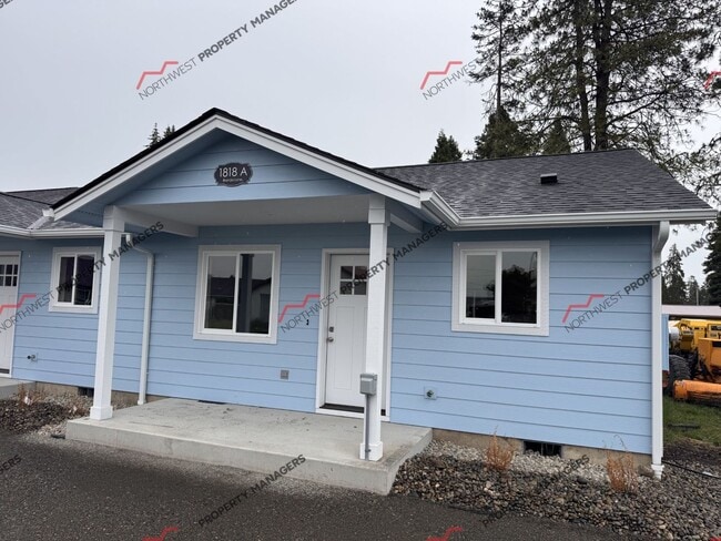 Building Photo - R120B Unit B