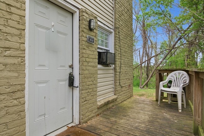 Photo - 2 Bed / 1 Bath. Off street parking. Unidad 4