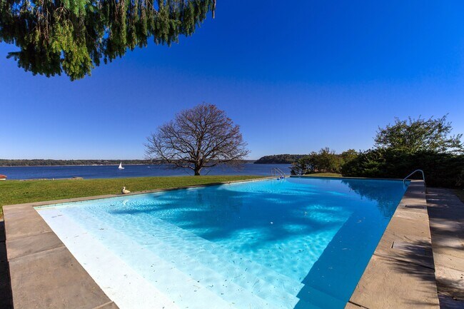 Photo - 325 Centre Island Rd