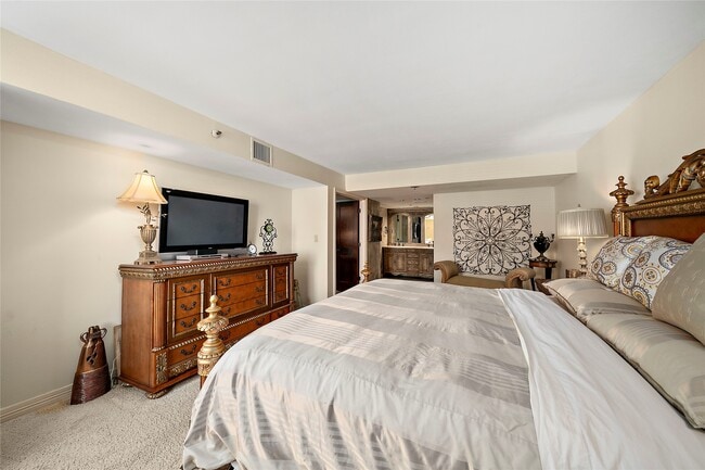 Building Photo - 3525 Sage Rd Unit 1512