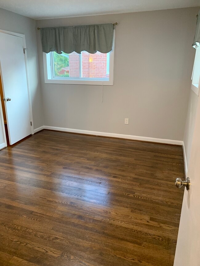 Photo - 10031 Renfrew Rd