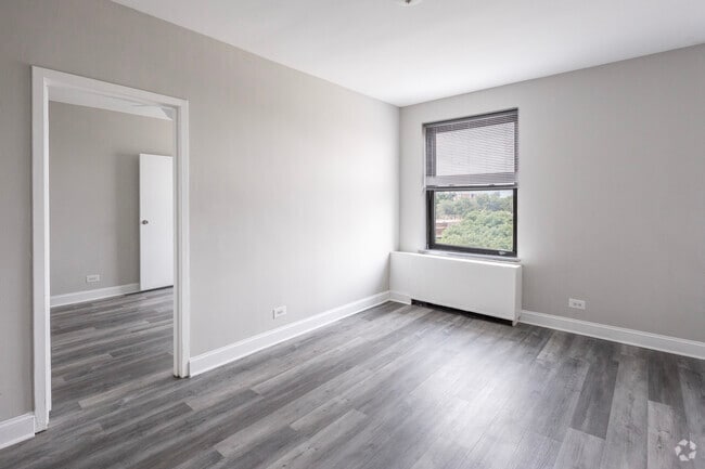1BR,1BA - 415SF Living Room