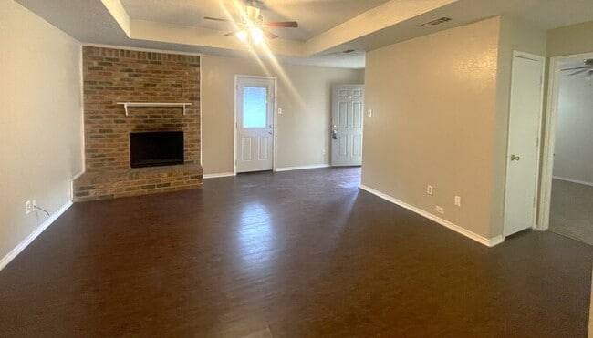 Photo - Duplex 2/2 with 2 car garage pre-leasing i...