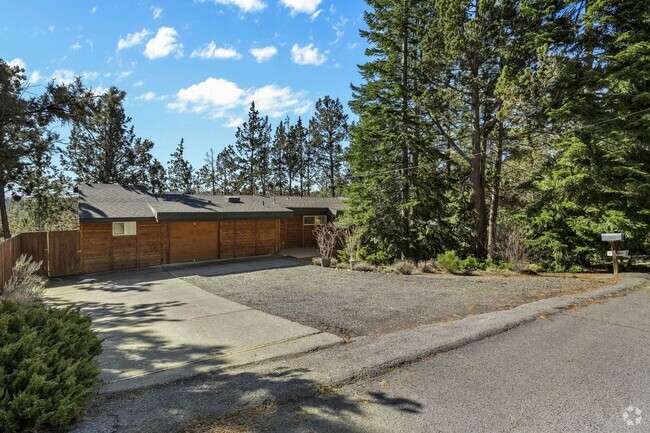 Building Photo - 4 Bed 2 Bath West Hills Bend Oregon Rental