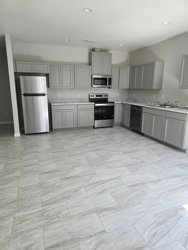 Building Photo - 2210 S 1st Ave Unit 2210 Rental