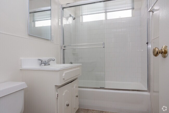 1HAB, 1BA - 700 ft²