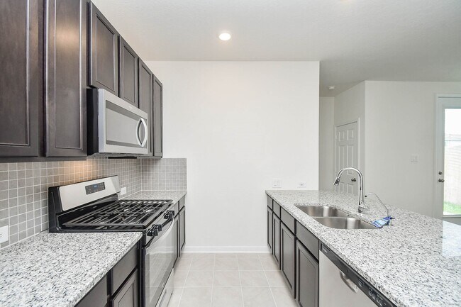 Photo - 25230 Benroe St