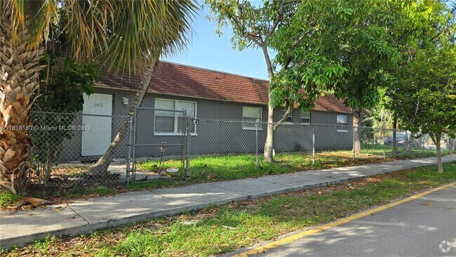 Building Photo - 1401 NW 1st Ave Unit 2 Rental