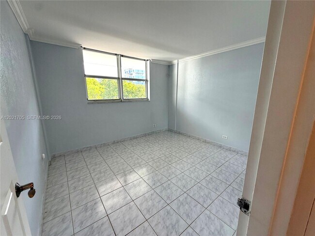 Photo - 3660 NE 166th St Unidad 414