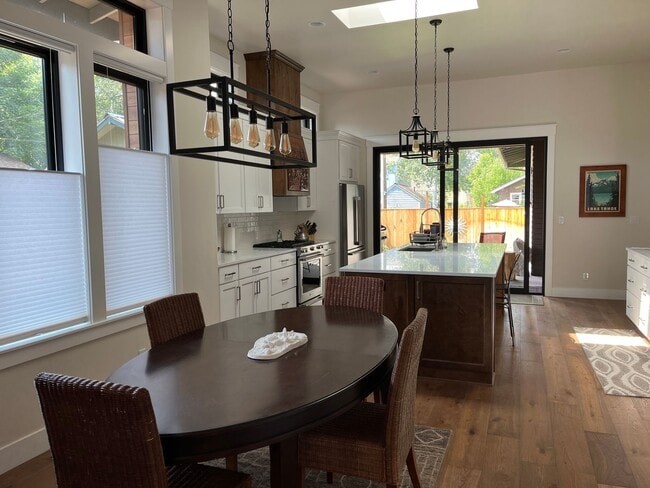 Photo - Charming Modern Home in the Heart of Bend