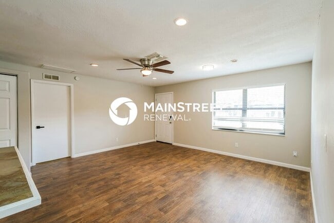 Photo - 4 Bedroom Pet-Friendly Home in NEW PORT RICHEY, FL with Main Street Renewal
