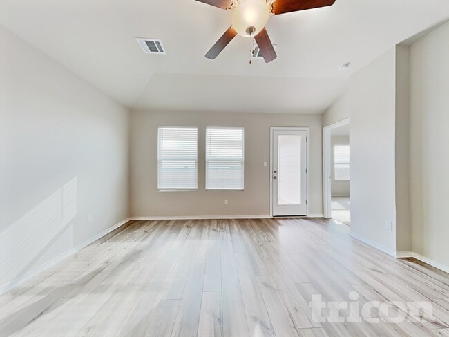 Photo - 5217 Sidesaddle Dr