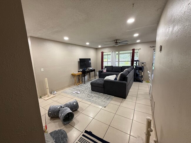 Photo - 5860 Mattox St