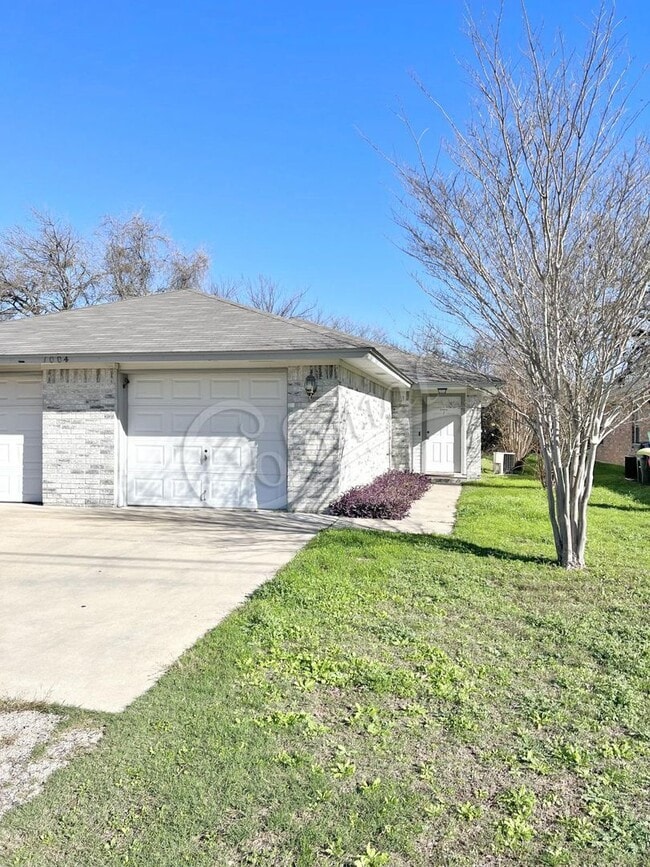 Photo - 1004 W Avenue B Townhome