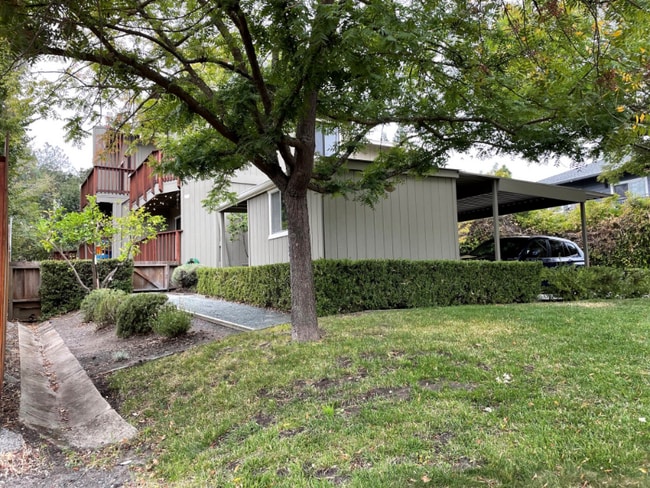 Building Photo - 2115 Overlook Dr