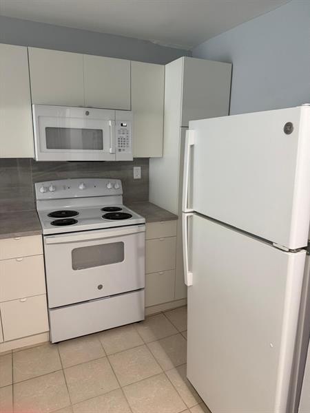 Photo - 16465 NE 22nd Ave Unidad 105