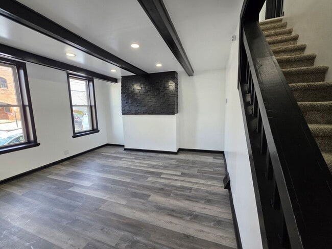 Building Photo - Fully Updated 3 bedroom 1 bath house for in the South Side Slopes!