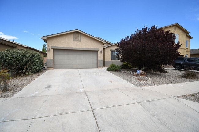 Beautiful Single Story ------3 Bedroom 2 B... - Beautiful Single Story ------3 Bedroom 2 B... House