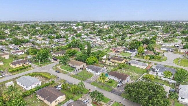 Photo - 316 NW 6th Ct