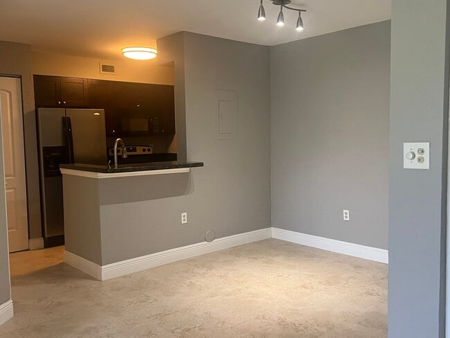 Photo - 2851 N Oakland Forest Dr