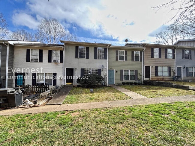 Building Photo - 2 Bed/1.5 Bath Townhome with Modern Amenities / Pet-Friendly / Coming Soon!