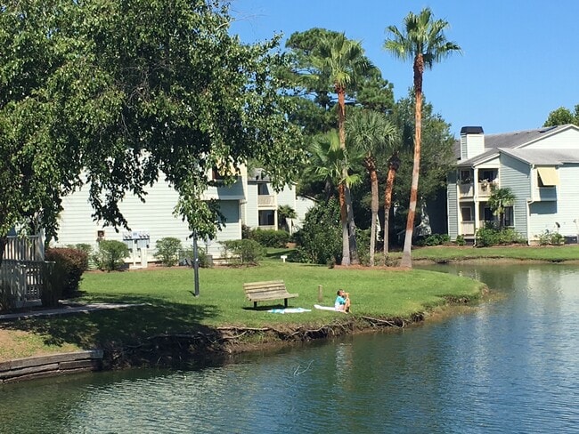 Bay Club- 1 Bedroom 1 Bath Condo for Rent- Pond Views- 2 miles to Sullivan's Island - 1481 Center St Ext Unit Bay Club 1305