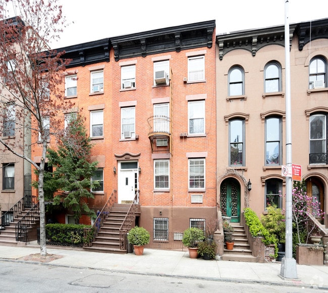 283 Sackett St