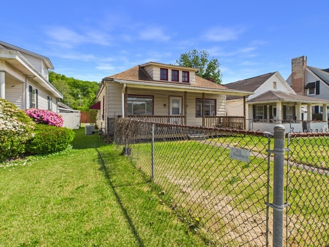 Photo - 305 Chelsea St