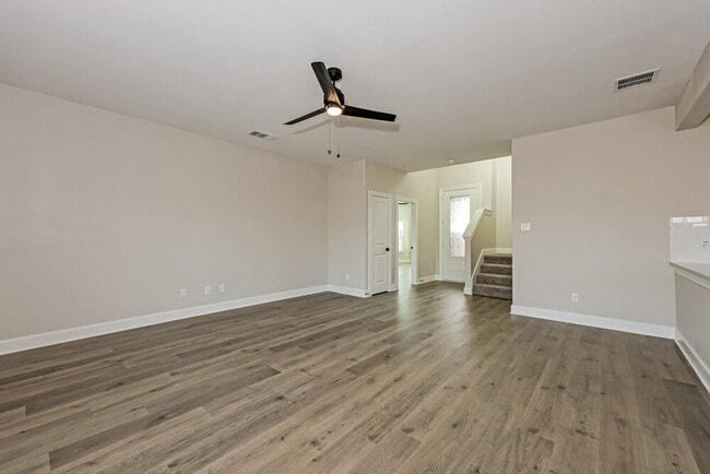 308 Live Oak Ln