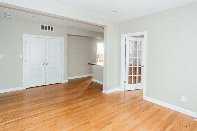 3804 N Marshfield Ave Unit 2