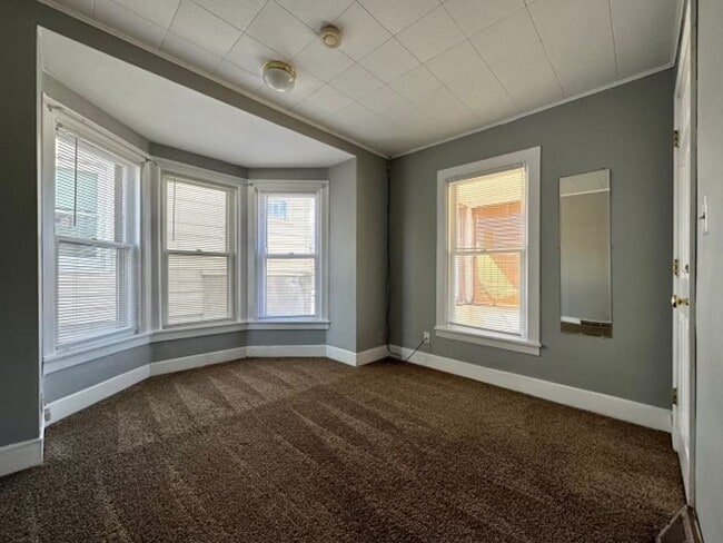 Building Photo - 812 7th Ave S Unit #2