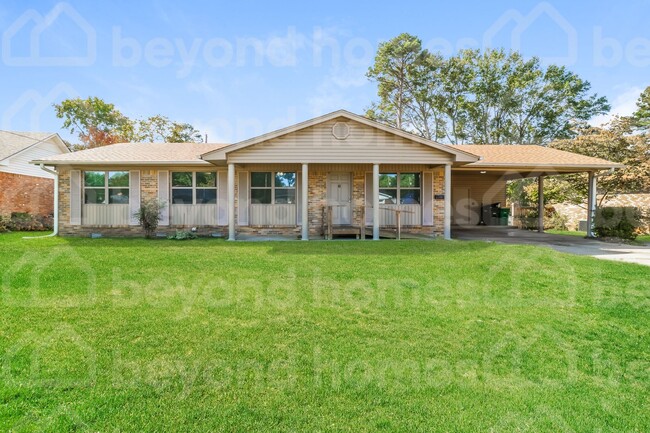 Beautiful lake views with this renovated 4... - Beautiful lake views with this renovated 4... House