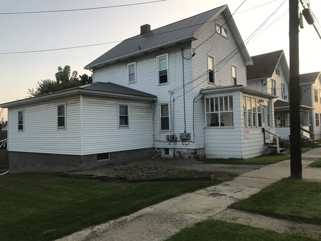 Front of House - 626 Locust St Apartments